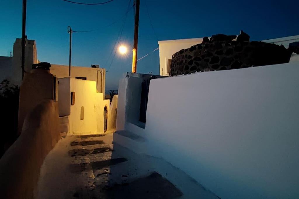 Finikas Cave House Foinikia (Santorini)