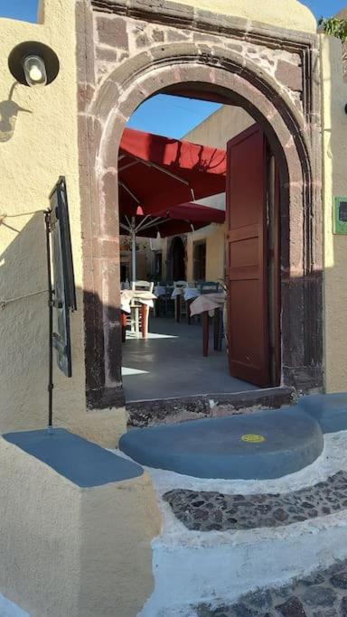 Finikas Cave House *