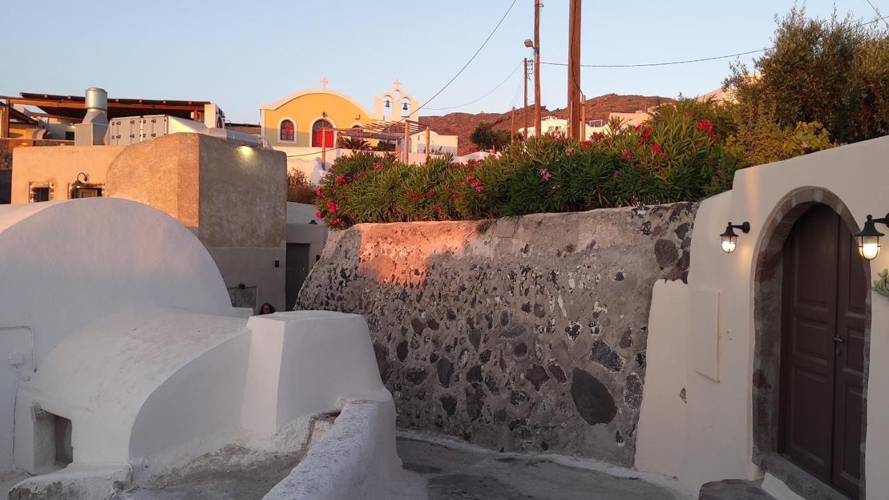 Finikas Cave House * Foinikia (Santorini)